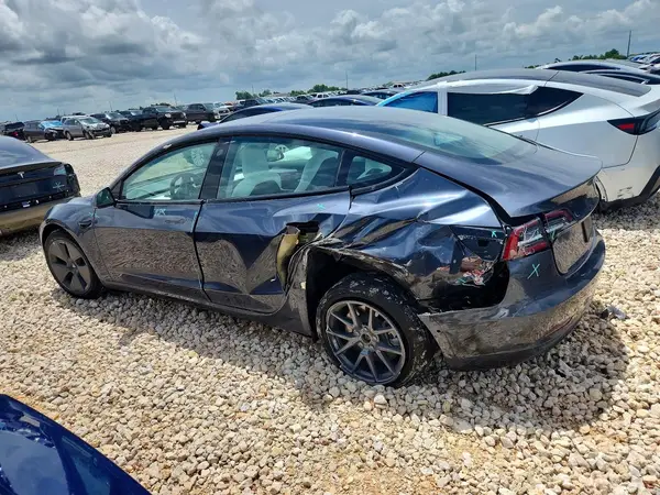 5YJ3E1EA6NF339327 2022 TESLA MODEL 3 - Image 2