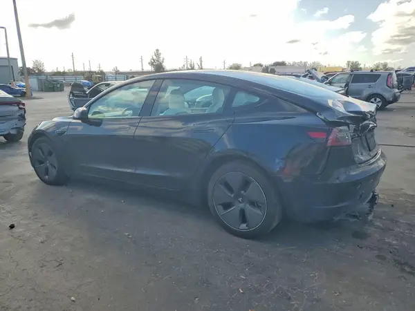 5YJ3E1EA6NF353535 2022 TESLA MODEL 3 - Image 2