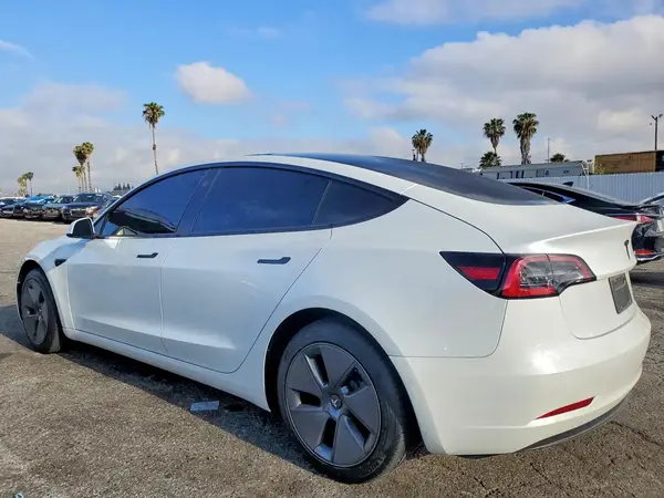5YJ3E1EA6NF355883 2022 TESLA MODEL 3 - Image 2