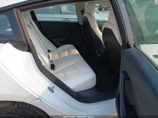 5YJ3E1EA6NF360985 2022 TESLA MODEL 3 - Image 8