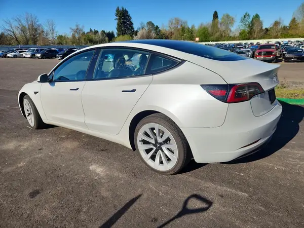 5YJ3E1EA6NF368701 2022 TESLA MODEL 3 - Image 2