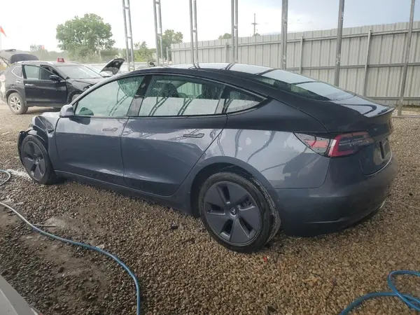 5YJ3E1EA6NF370044 2022 TESLA MODEL 3 - Image 2