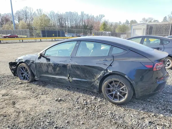 5YJ3E1EA6NF370190 2022 TESLA MODEL 3 - Image 2