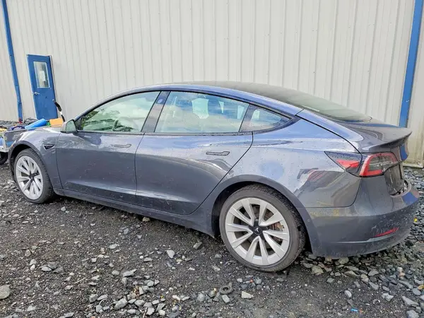 5YJ3E1EA6NF370318 2022 TESLA MODEL 3 - Image 2