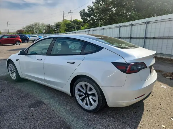 5YJ3E1EA6NF371632 2022 TESLA MODEL 3 - Image 2