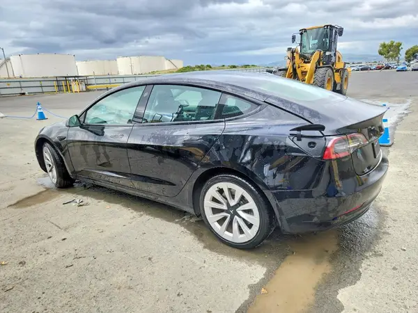 5YJ3E1EA6NF371744 2022 TESLA MODEL 3 - Image 2