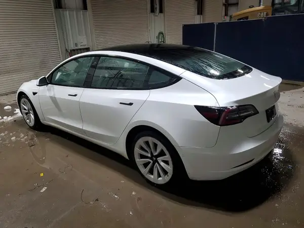 5YJ3E1EA6NF371971 2022 TESLA MODEL 3 - Image 2