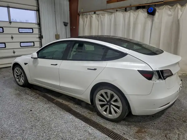 5YJ3E1EA6NF371985 2022 TESLA MODEL 3 - Image 2