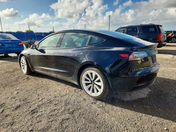 5YJ3E1EA6NF372439 2022 TESLA MODEL 3 - Image 2