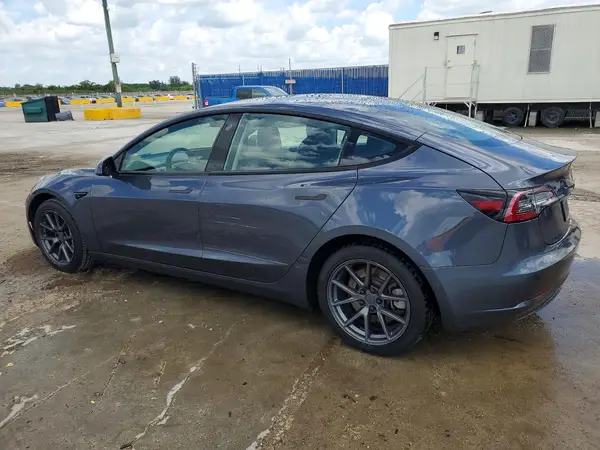5YJ3E1EA6NF372506 2022 TESLA MODEL 3 - Image 2