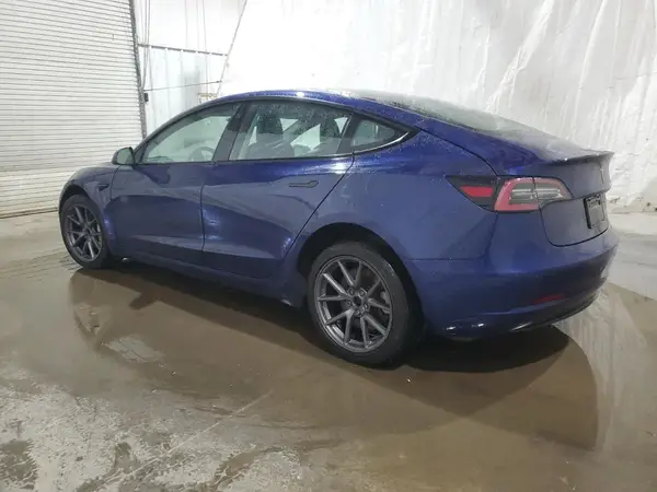 5YJ3E1EA6NF372537 2022 TESLA MODEL 3 - Image 2