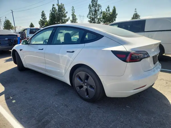 5YJ3E1EA6NF375695 2022 TESLA MODEL 3 - Image 2