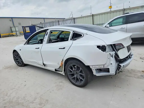 5YJ3E1EA6PF395724 2023 TESLA MODEL 3 - Image 2