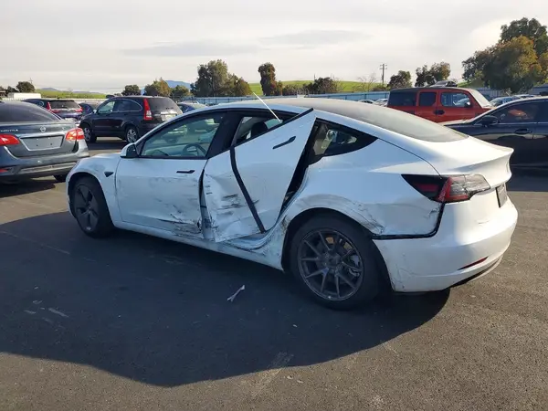 5YJ3E1EA6PF403207 2023 TESLA MODEL 3 - Image 2