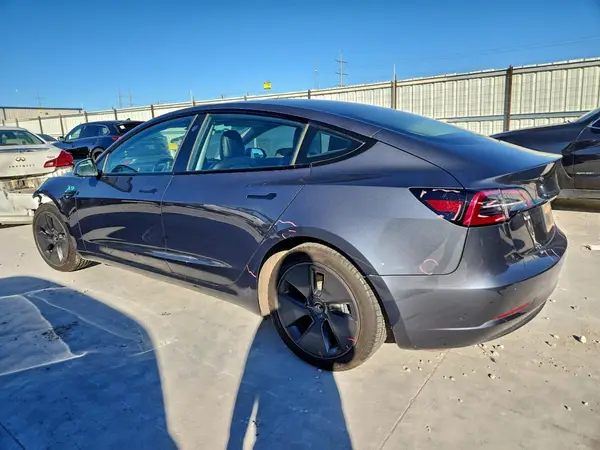 5YJ3E1EA6PF406429 2023 TESLA MODEL 3 - Image 2