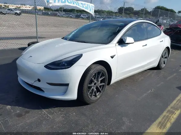5YJ3E1EA6PF417267 2023 TESLA MODEL 3 - Image 2