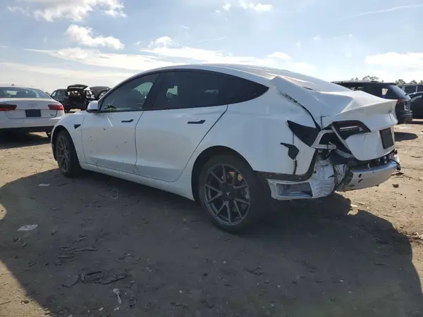 5YJ3E1EA6PF427300 2023 TESLA MODEL 3 - Image 2