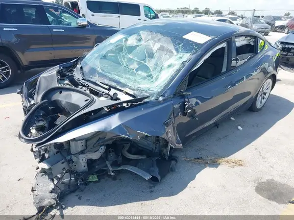 5YJ3E1EA6PF434733 2023 TESLA MODEL 3 - Image 2