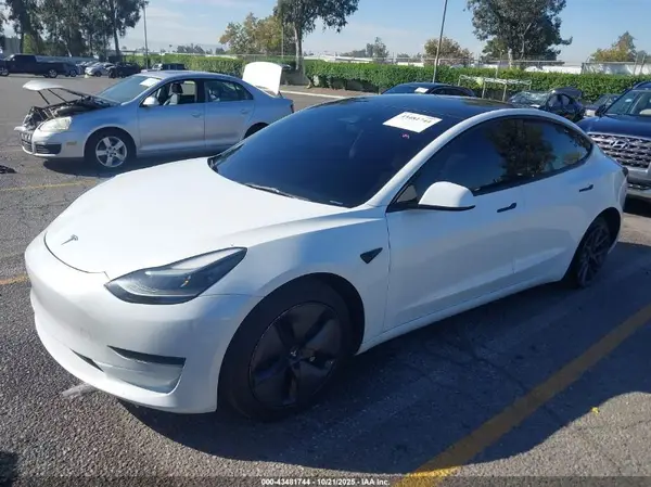 5YJ3E1EA6PF437714 2023 TESLA MODEL 3 - Image 2