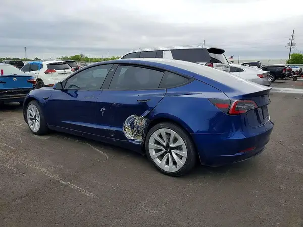 5YJ3E1EA6PF438877 2023 TESLA MODEL 3 - Image 2