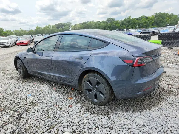 5YJ3E1EA6PF447384 2023 TESLA MODEL 3 - Image 2