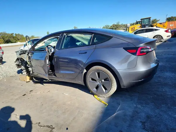 5YJ3E1EA6PF448020 2023 TESLA MODEL 3 - Image 2