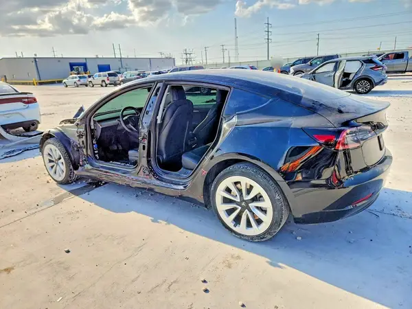 5YJ3E1EA6PF449233 2023 TESLA MODEL 3 - Image 2