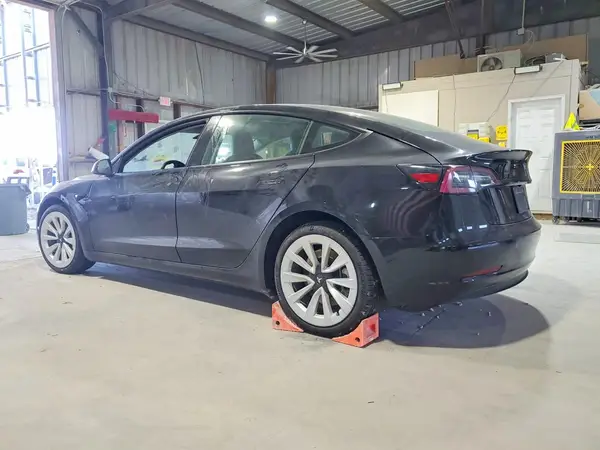 5YJ3E1EA6PF451323 2023 TESLA MODEL 3 - Image 2