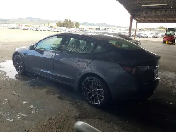 5YJ3E1EA6PF455422 2023 TESLA MODEL 3 - Image 2