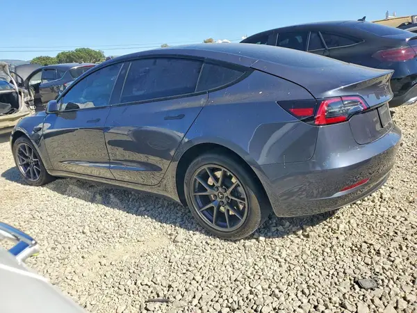 5YJ3E1EA6PF456330 2023 TESLA MODEL 3 - Image 2