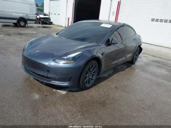5YJ3E1EA6PF465755 2023 TESLA MODEL 3 - Image 2