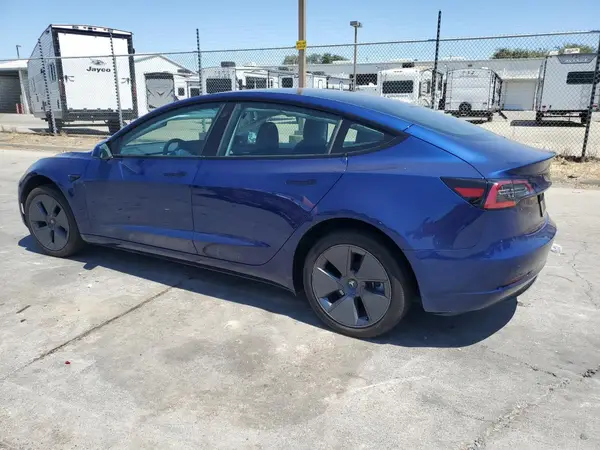 5YJ3E1EA6PF490977 2023 TESLA MODEL 3 - Image 2