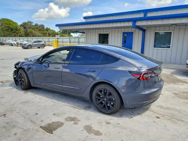 5YJ3E1EA6PF546108 2023 TESLA MODEL 3 - Image 2