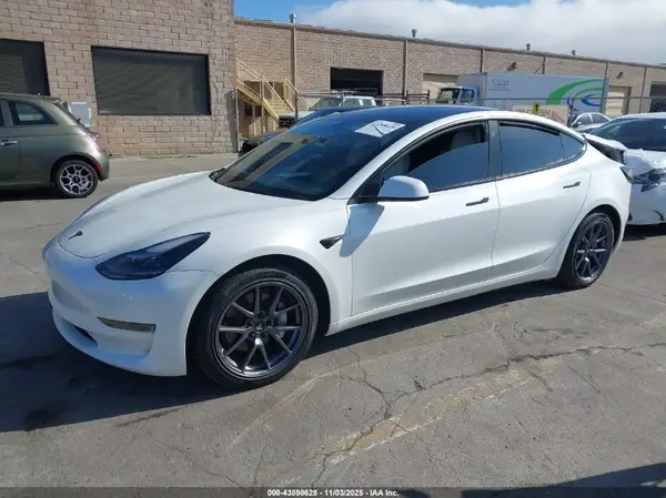 5YJ3E1EA6PF548747 2023 TESLA MODEL 3 - Image 2