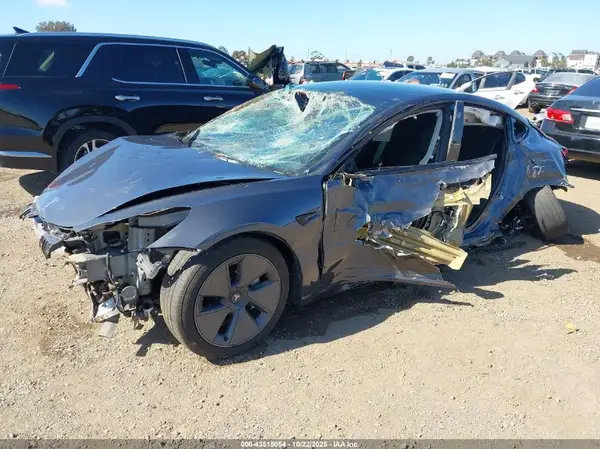 5YJ3E1EA6PF560784 2023 TESLA MODEL 3 - Image 2