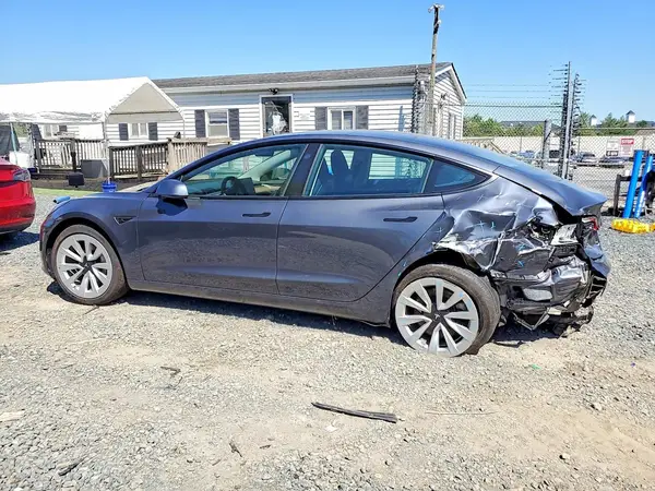 5YJ3E1EA6PF610258 2023 TESLA MODEL 3 - Image 2