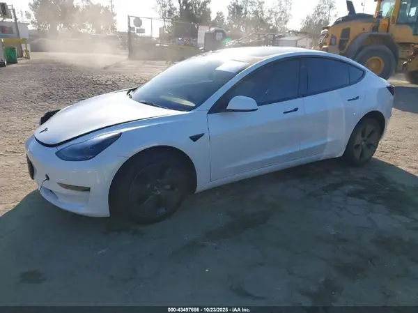 5YJ3E1EA6PF637900 2023 TESLA MODEL 3 - Image 2