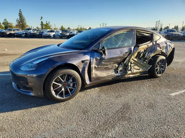 5YJ3E1EA6PF664465 2023 TESLA MODEL 3 - Image 1