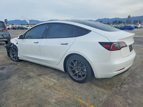 5YJ3E1EA6PF672193 2023 TESLA MODEL 3 - Image 2