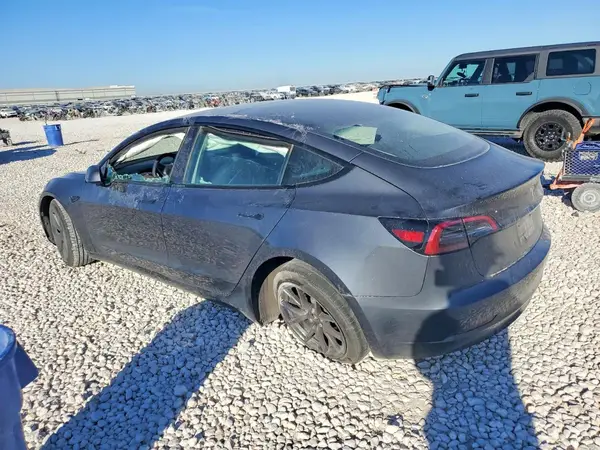 5YJ3E1EA6PF674770 2023 TESLA MODEL 3 - Image 2