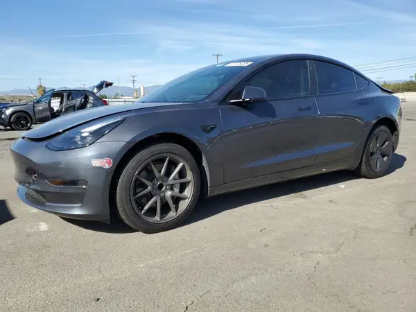 5YJ3E1EA6PF675675 2023 TESLA MODEL 3 - Image 1