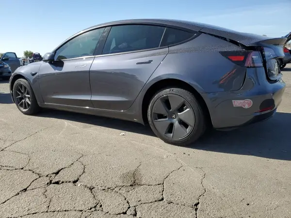 5YJ3E1EA6PF675675 2023 TESLA MODEL 3 - Image 2