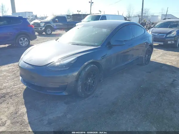 5YJ3E1EA6PF687972 2023 TESLA MODEL 3 - Image 2