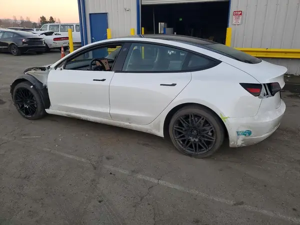 5YJ3E1EA6PF694274 2023 TESLA MODEL 3 - Image 2