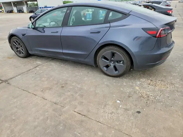5YJ3E1EA6PF697661 2023 TESLA MODEL 3 - Image 2