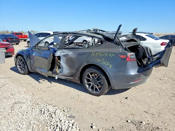 5YJ3E1EA6PF713244 2023 TESLA MODEL 3 - Image 2
