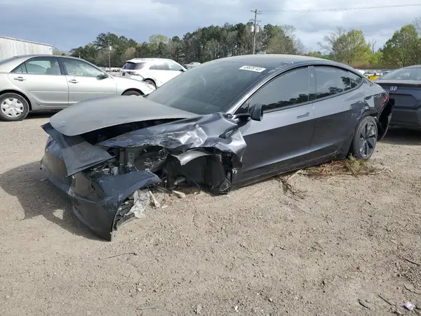 5YJ3E1EA6RF825223 2024 TESLA MODEL 3 - Image 1