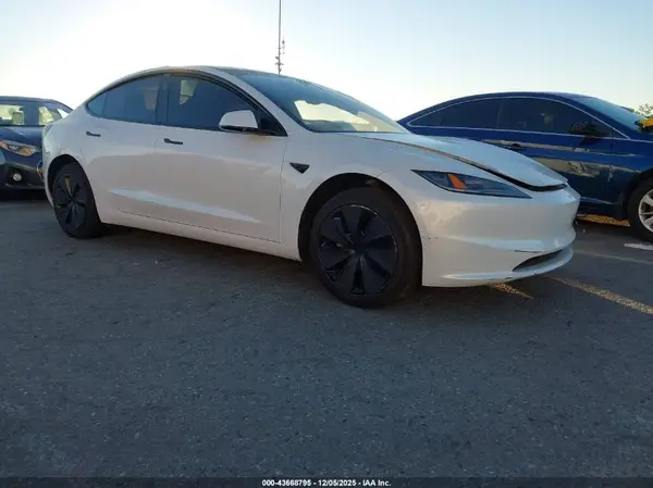 5YJ3E1EA6RF868430 2024 TESLA MODEL 3 - Image 1