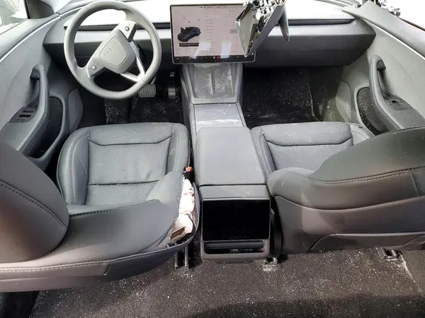 5YJ3E1EA6SF014558 2025 TESLA MODEL 3 - Image 8