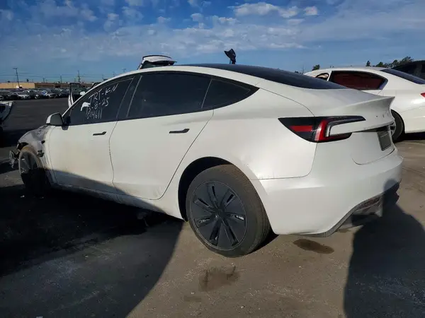 5YJ3E1EA6SF014611 2025 TESLA MODEL 3 - Image 2